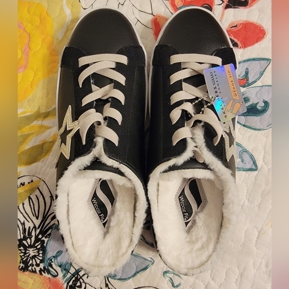 NWT Skechers Ladies Street Slip On Sneakers - Picture 2 of 9